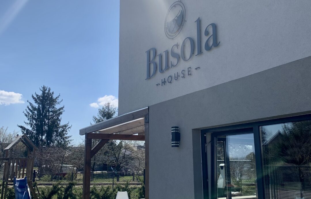 Stegna i Busola House